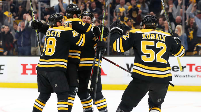 sean-kuraly-bruins-maple-leads-nhl-playoffs.jpg